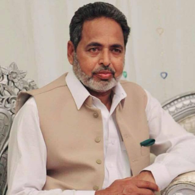 Professor Tariq Mahmood (R)